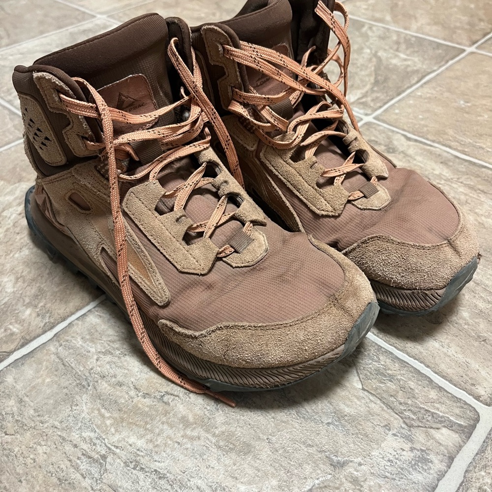 Women’s Altra Lone Peak Hiker size 8